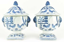 PAIR OF YA WAN ZHEN CANG MARKED BLUE AND WHITE URNS WITH COVER 民初 雅玩珍藏青花瓮 一对