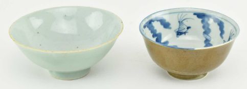 TWO QING DYNASTY CERAMIC BOWLS 清 紫金釉酱釉青花碗和青釉碗