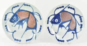 PAIR OF BLUE AND WHITE UNDERGLAZE COPPER RED FISH PLATE 清 釉里红锦鲤盘