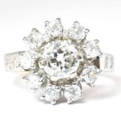 18CT GOLD & DIAMOND CLUSTER RING