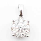 18CT WHITE GOLD & DIAMOND ROUND CLUSTER NECKLACE PENDANT