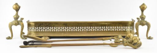 19TH CENTURY VICTORIAN BRASS FIRESIDE COMPANION SET & FENDER