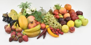 COLLECTION OF VINTAGE PLASTIC TOY DISPLAY FRUITS