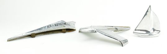 TWO VINTAGE CHROME CAR MASCOTS & HOSELTON SAILING BOAT FIGURE