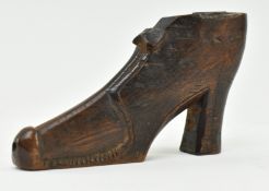 19TH CENTURY CARVED TREEN WOODEN PIPE IN THE FORM OF A SHOE