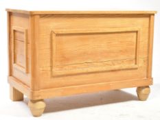 EARLY 20TH CENTURY COUNTRY OAK PINE WOOD CHEST / TRUNK BLANKET BOX