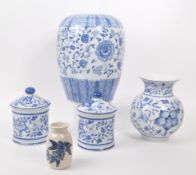COLLECTION OF FIVE 20TH CENTURY CHINESE PORCELAIN / POTTERY PIECES