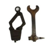 SECOND WORLD WAR GERMAN MACHINE GUN TOOL & PIONEERS LINE PULLING TOOL