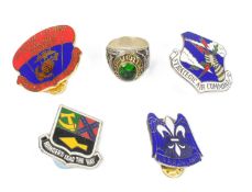 COLLECTION OF VIETNAM WAR INTEREST PIN BADGES & US SPECIAL FORCES RING