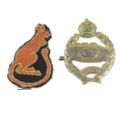 WWII SECOND WORLD WAR TANK REGIMENT CAP BADGE & DESERT RATS PATCH