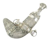 EARLY 20TH CENTURY MIDDLE EASTERN JAMBIYA DAGGER
