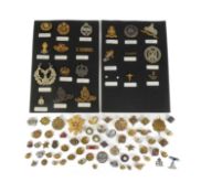 COLLECTION OF WORLD WAR CAP BADGES & UNIFORM BUTTONS