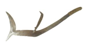 EARLY 20TH CENTURY TEDA PEOPLE THROWING KNIFE