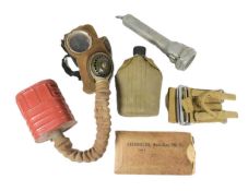 COLLECTION OF ASSORTED SECOND WORLD WAR MILITARIA