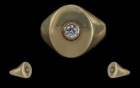 Gents - Excellent and Heavy 9ct Gold Single Stone Diamond Set Ring, The Central Diamonds of
