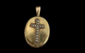 Victorian Period 1837 - 1901 15ct Gold Double Sided Oval Shaped Hinged Locket - Pendant With Seed