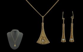 Art Nouveau Style Pleasing Designed Ladies 9ct Gold Opal Set Pendant with Attached 9ct Gold Chain,