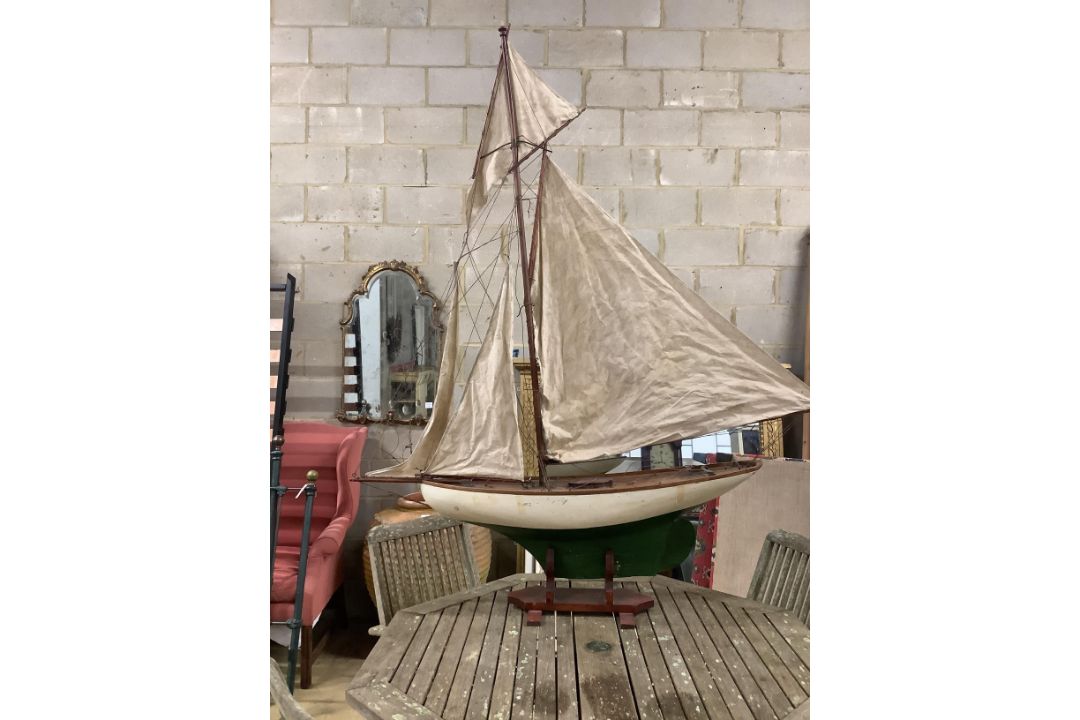 An early 20th century pond yacht c.1920, length 156cm, height with stand 190cm - Image 1 of 2