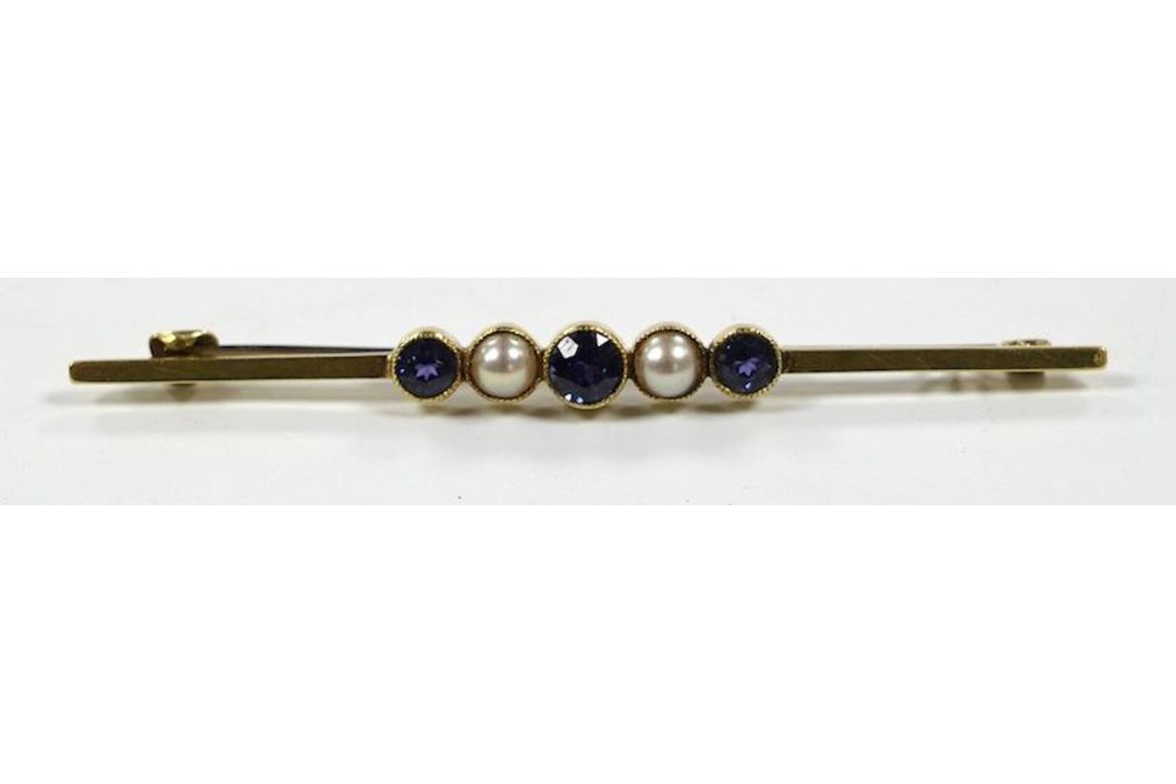 An Edwardian 15ct, three stone sapphire and two stone split pearl set bar brooch, 64mm, gross weight - Image 1 of 2