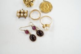 A 1915 gold coin in pendant mount, a pair of two stone cabochon garnet set drop earrings, 22mm,