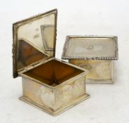 A pair of George V silver square boxes with hinged covers, by Goldsmiths & Silversmiths Co Ltd,