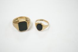 Two 9ct gold and bloodstone set signet rings, largest size Q, gross weight 11.5 grams. Condition -