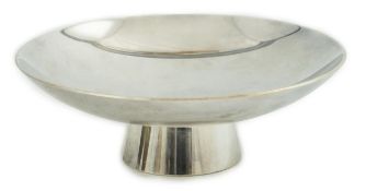 A heavy Japanese silver stem dish, early 20th century, stamped mark ‘jungin’ (pure silver), 15.1cm