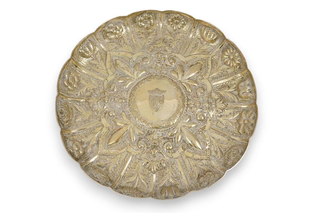 A late 19th/early 20th century Portuguese 833 standard embossed silver shallow dish, decorated - Image 1 of 5