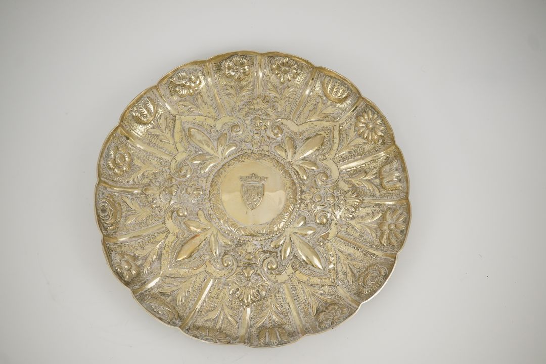 A late 19th/early 20th century Portuguese 833 standard embossed silver shallow dish, decorated - Image 2 of 5