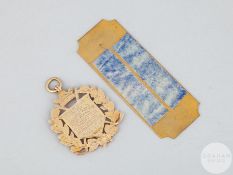 9ct gold golf Milne Badge