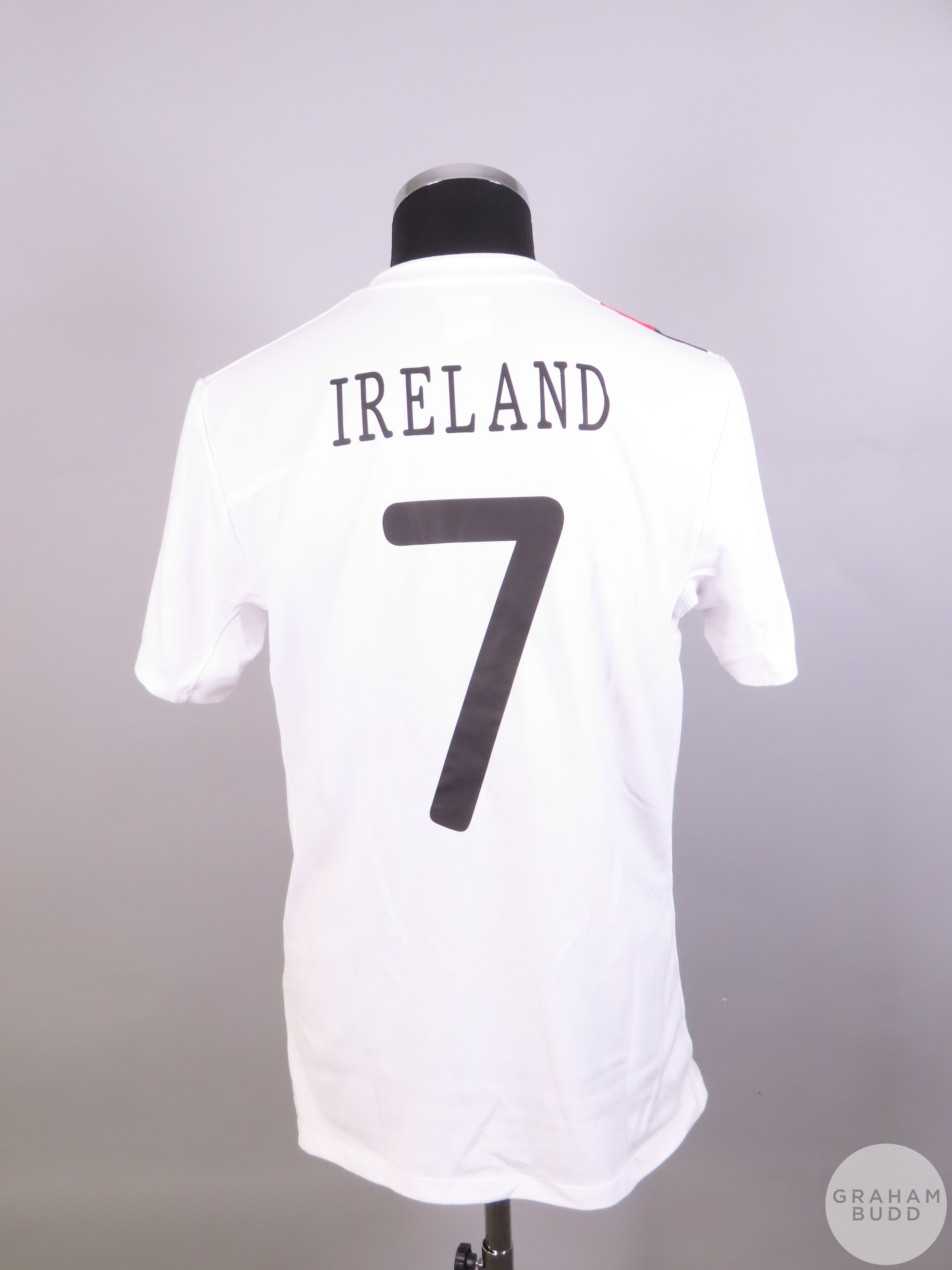 Stephen Ireland white, red and black No.7 Manchester City Short-sleeved shirt, Umbro, 40 - Image 2 of 2