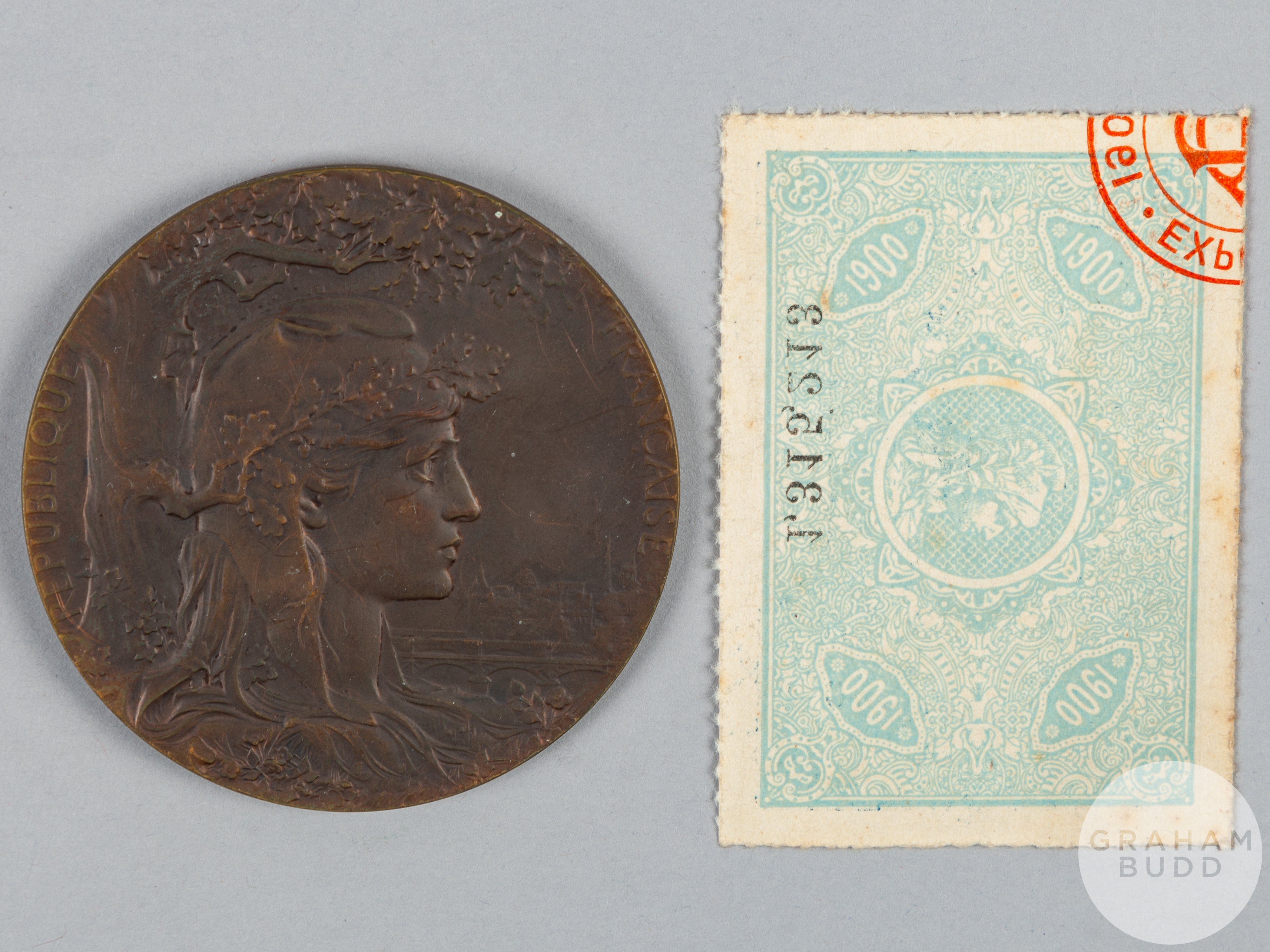 Paris 1900 Exposition Universelle Internationale award medal, designed by Chaplain - Image 2 of 2