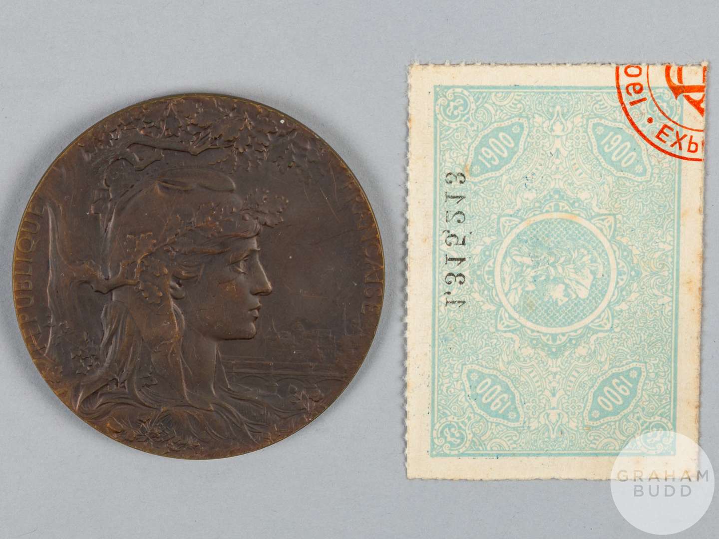 Paris 1900 Exposition Universelle Internationale award medal, designed by Chaplain - Image 2 of 2
