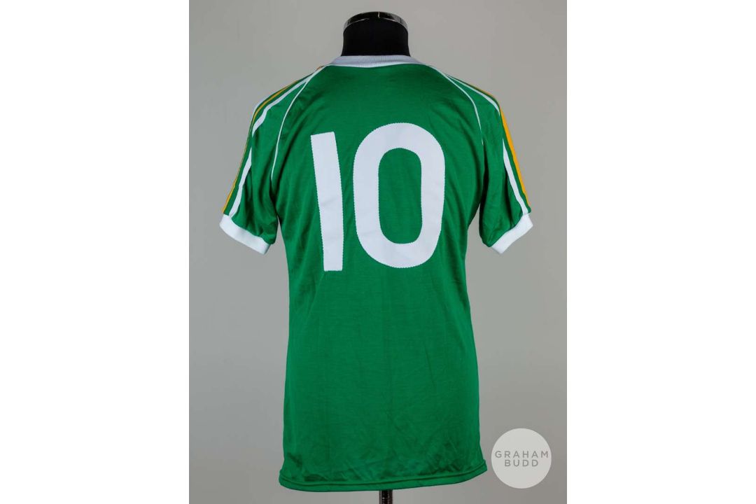 Viv Anderson green & white No.10 Republic of Ireland v. England shirt, 1985 - Image 2 of 5
