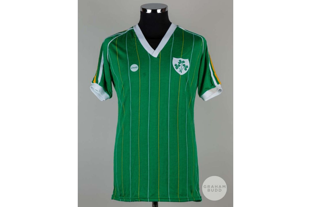 Viv Anderson green & white No.10 Republic of Ireland v. England shirt, 1985 - Image 1 of 5