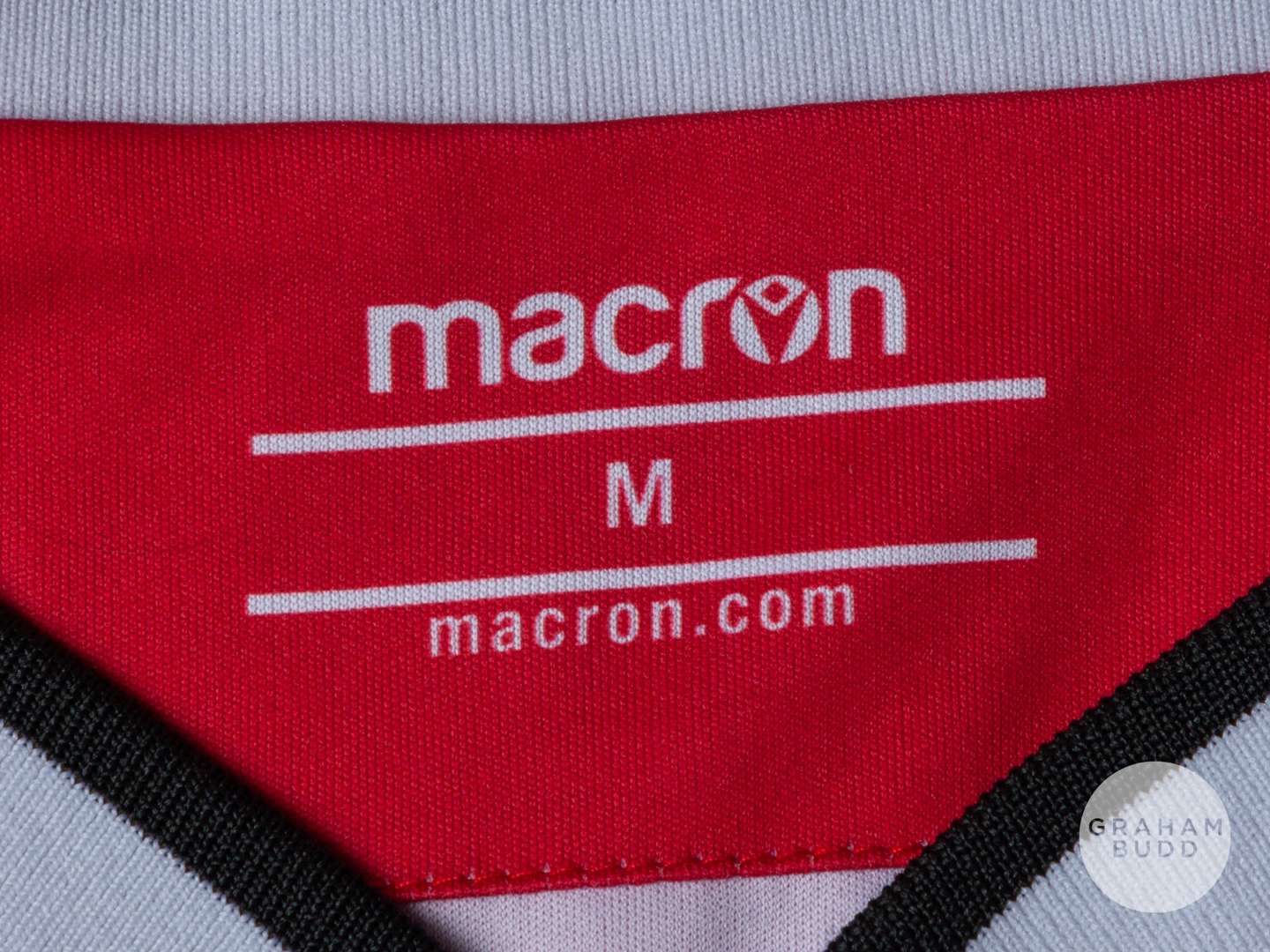 Egzon Bejtullai red and black No.4 Shkendija short-sleeved shirt, 2021-22 - Image 4 of 5