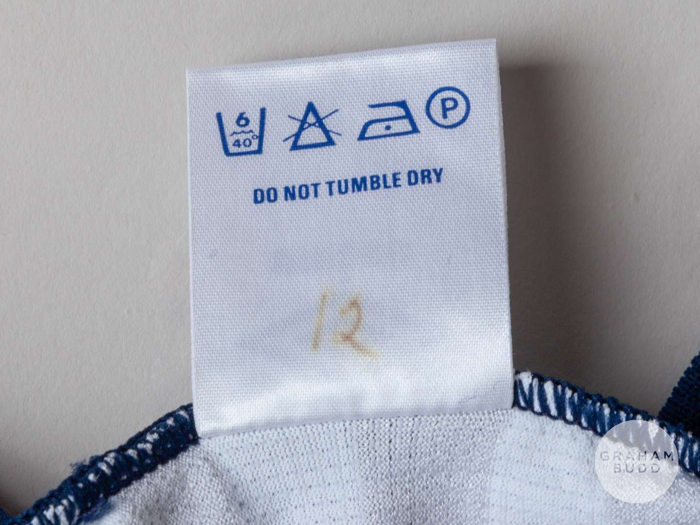 Viv Anderson white No.12 England match issued short-sleeved shirt, 1986 - Image 5 of 5