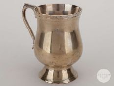 Bryan Robson Manchester United v. Shamrock Rovers tankard, 1984.