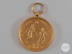 Gordon McQueen a 9ct gold Manchester United v. Arsenal 1979 F.A.Cup Runners-up medal