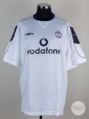 Roy Keane white No. 16 short sleeved Manchester United short sleeved away shirt 2000/01.