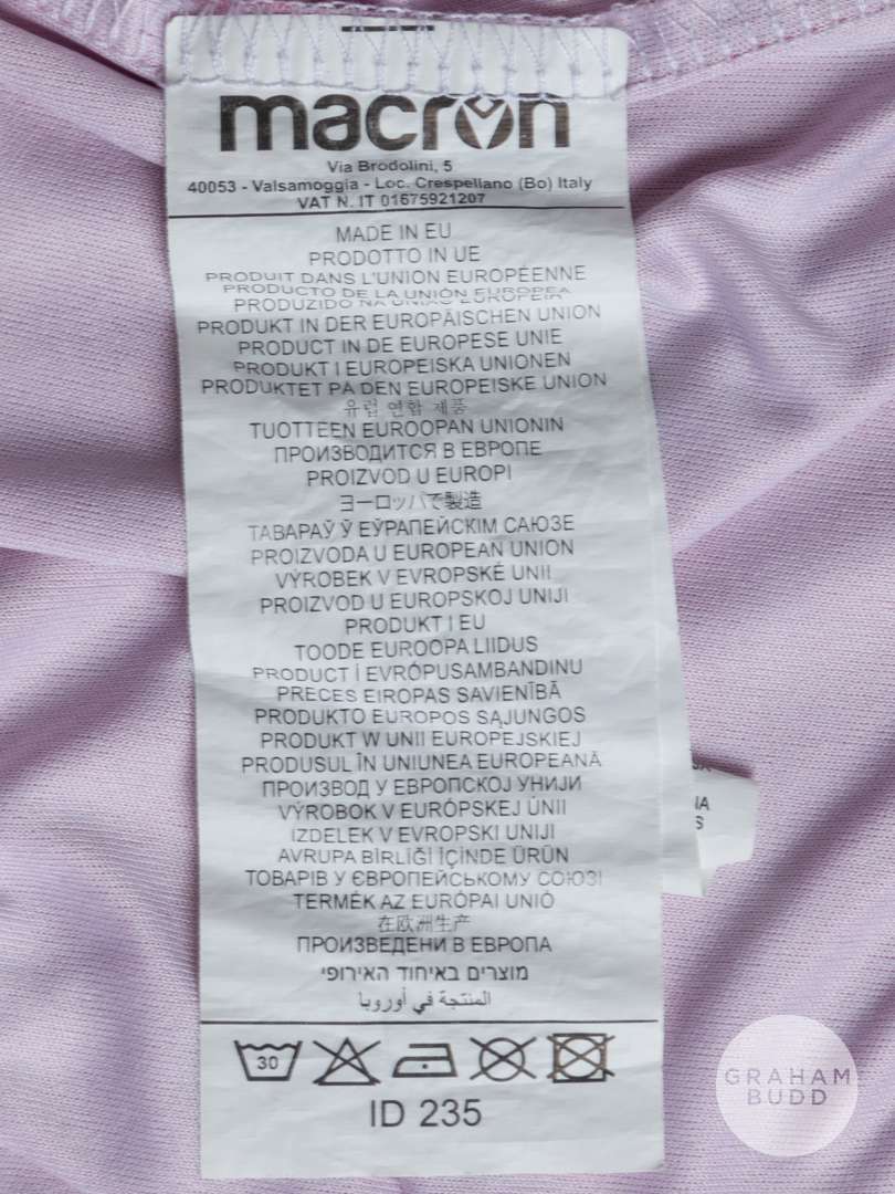 Egzon Bejtullai red and black No.4 Shkendija short-sleeved shirt, 2021-22 - Image 5 of 5