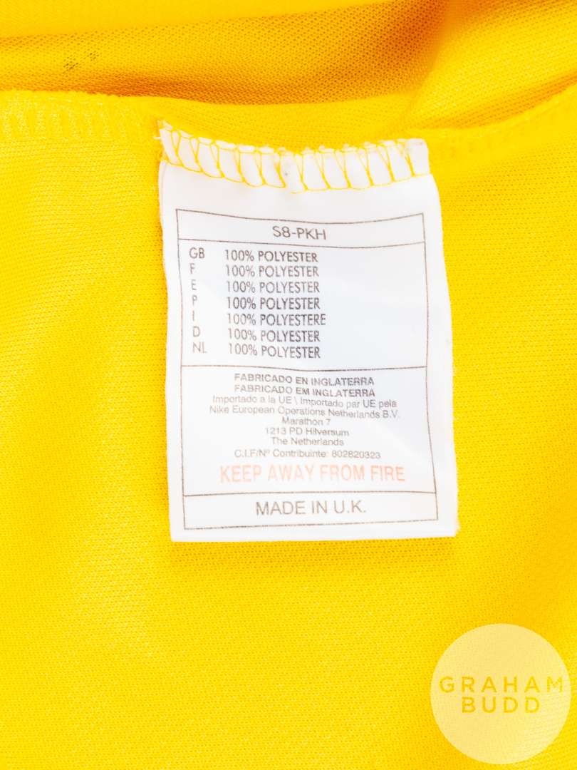 A yellow Brazil short sleeved replica shirt signed by Roberto Carlos. - Image 5 of 5