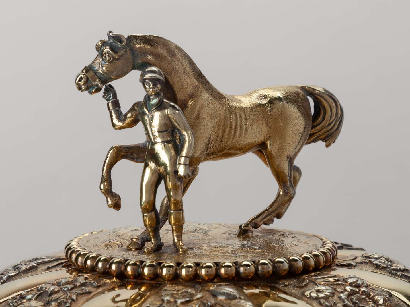 The trophy for the 1830 Richmond Cup won by Lord Milton’s racehorse Medoro. - Image 5 of 13