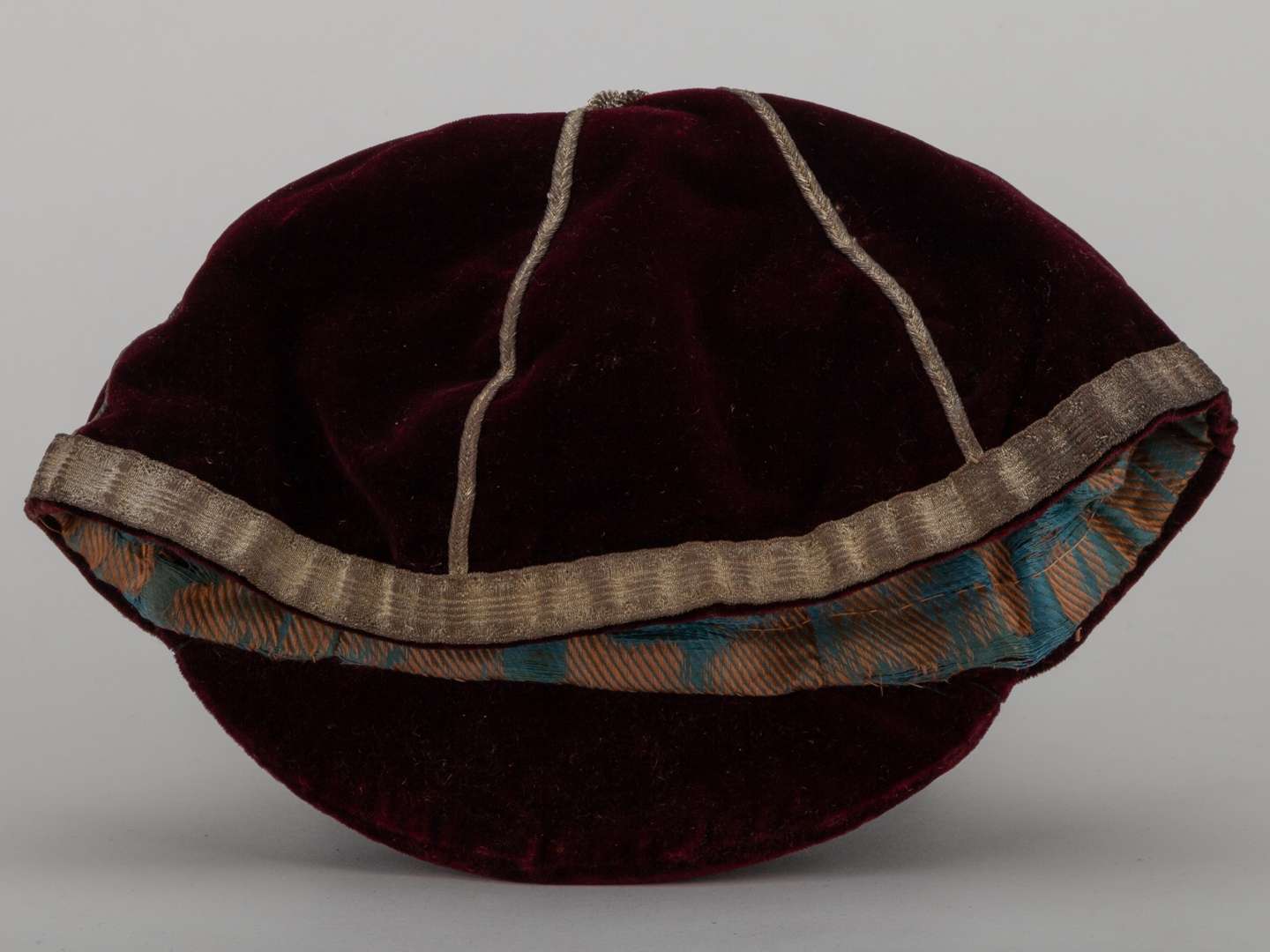 A maroon Rugby Union international cap, maroon velvet with silver tassel and embroidered crest - Image 4 of 4