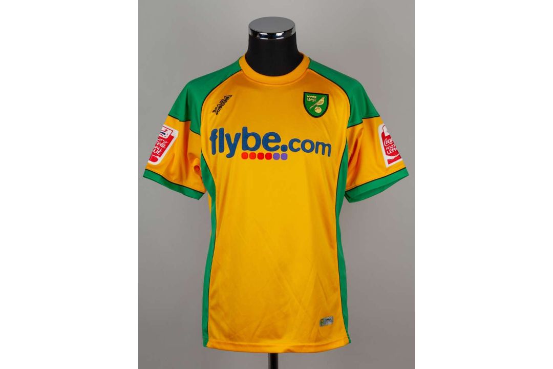 Luke Chadwick yellow and green No.11 Norwich City short-sleeved shirt, 2007-08 - Image 1 of 5
