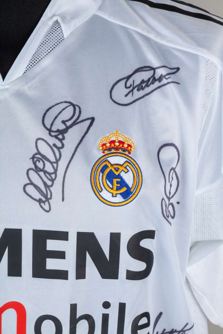 A white Real Madrid autographed shirt - Image 3 of 5
