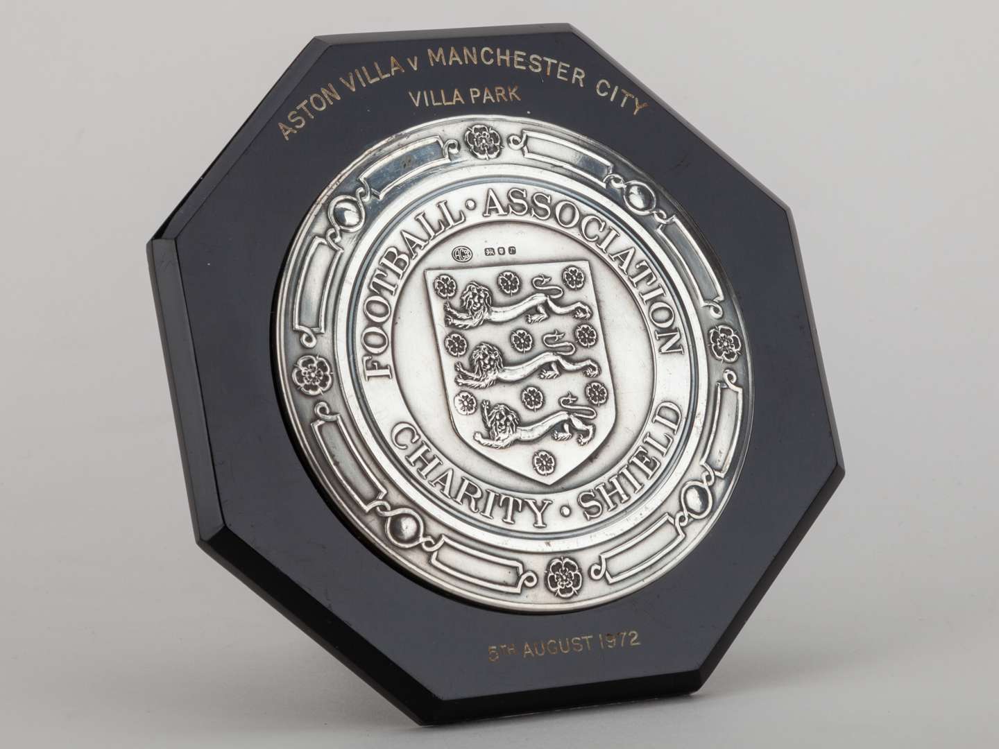 Silver-mounted and black bakelite Charity Shield plaque, 1972