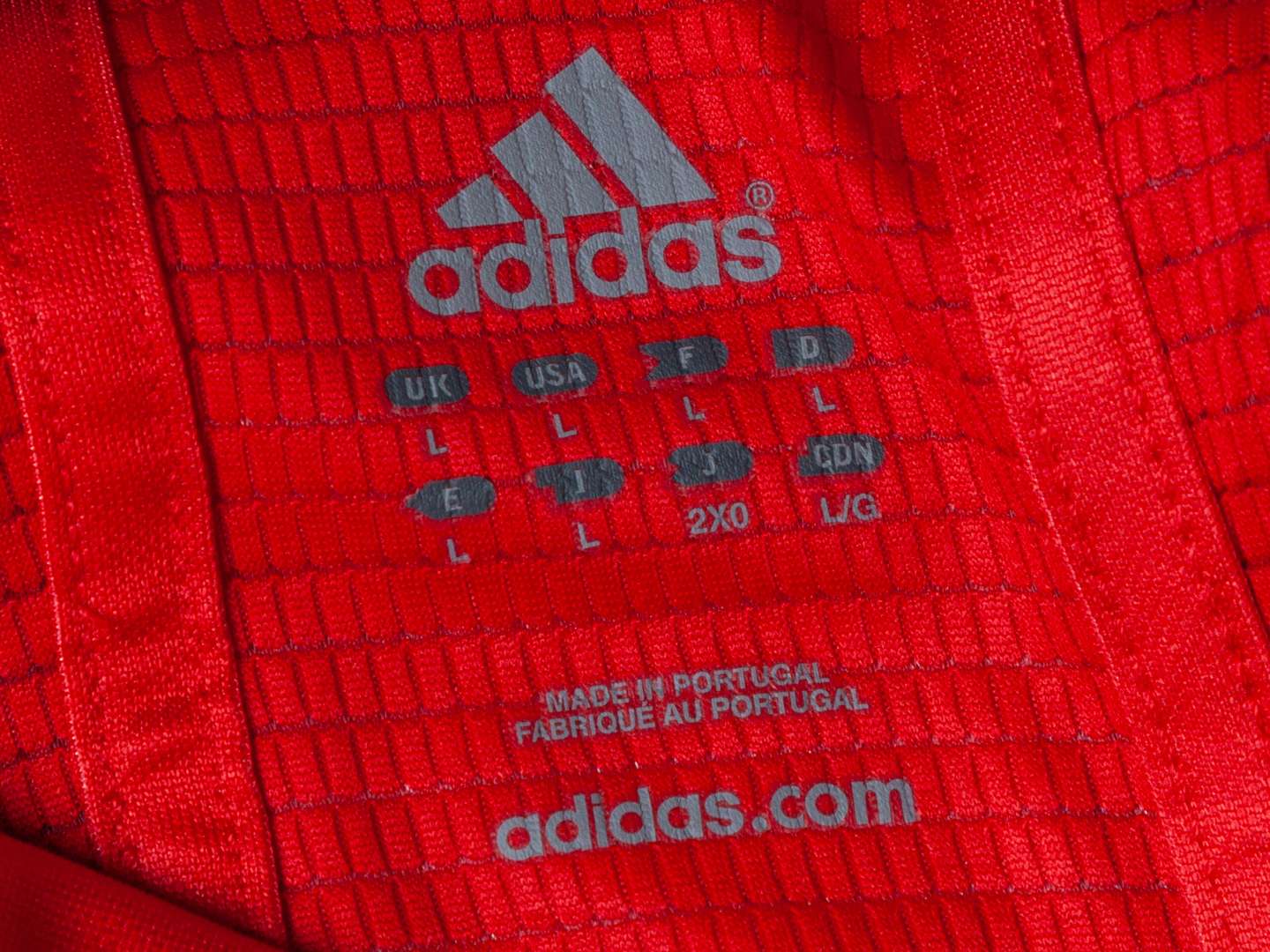 Red and black AC Milan autographed long-sleeved shirt 2004-05 - Image 4 of 5