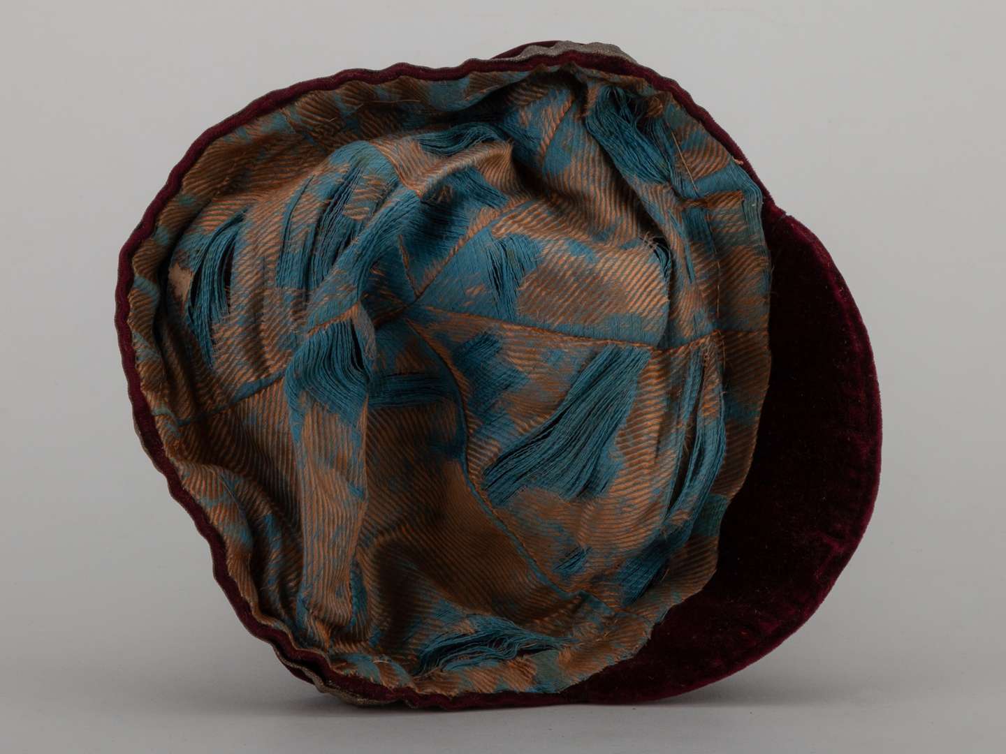 A maroon Rugby Union international cap, maroon velvet with silver tassel and embroidered crest - Image 3 of 4