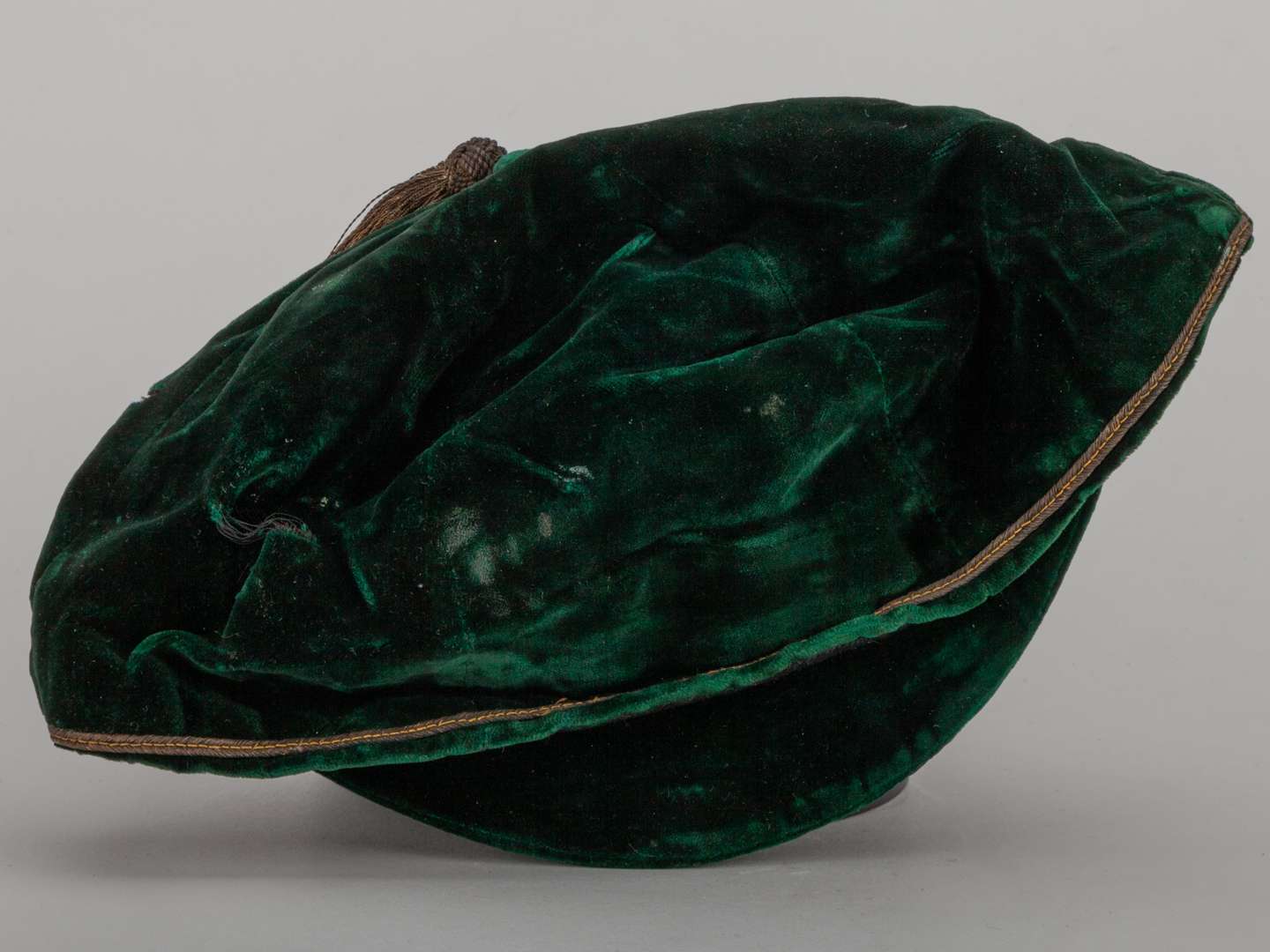 A green velvet England cap, 1908. - Image 3 of 4